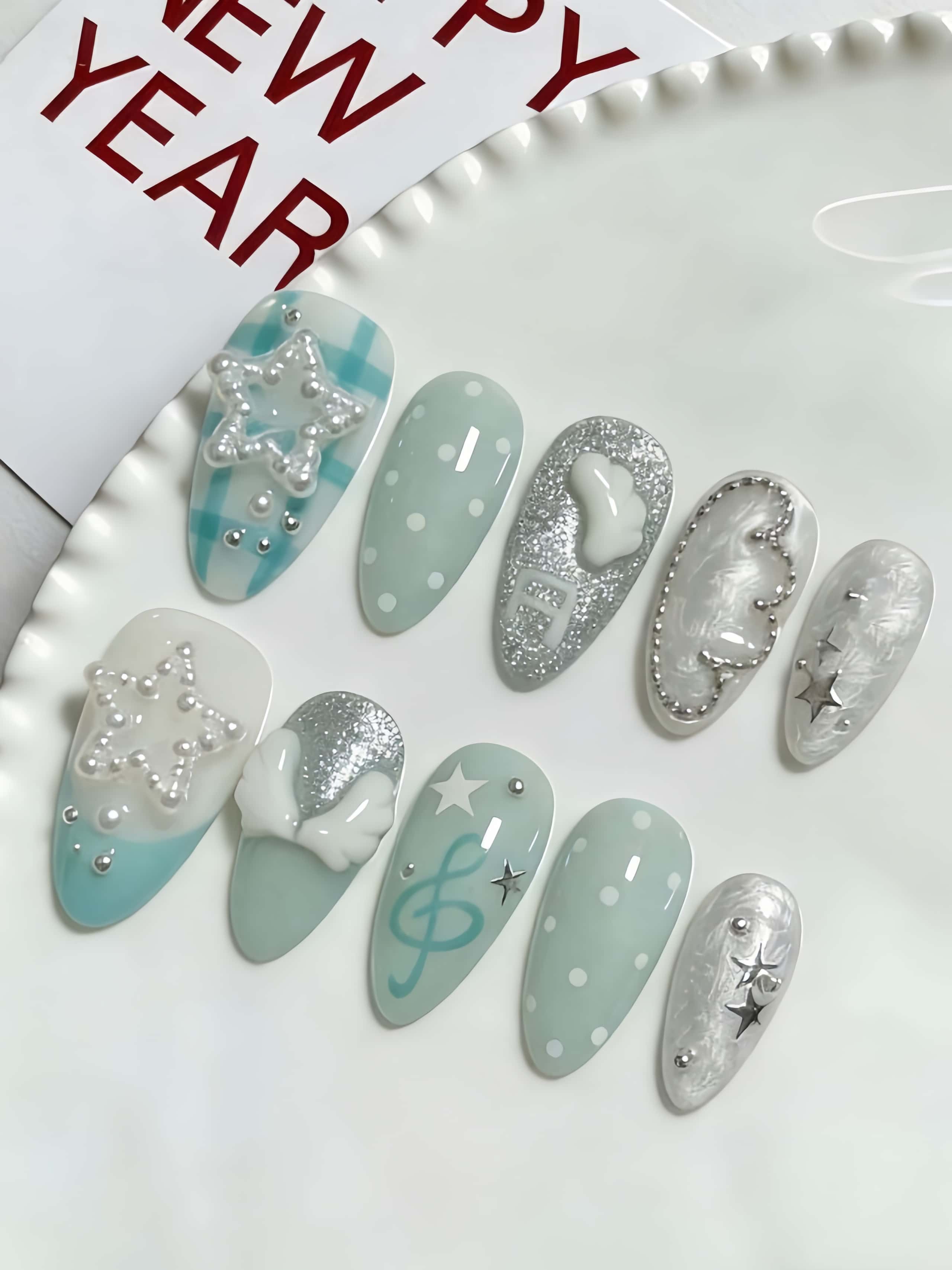 Japanese Daily Lifestyle - 10 ชิ้นของปลายเล็บปลอมทรงอัลมอนด์แบบทำมือ ความยาวปานกลาง สีเขียวมิ้นต์ผสมกลิตเตอร์สีเงิน สไตล์ญี่ปุ่นที่สดใสและน่ารัก เหมาะสำหรับการตั้งแคมป์ในช่วงต้นฤดูร้อน